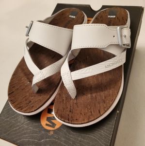 Merrell "Around town" thong white sandals